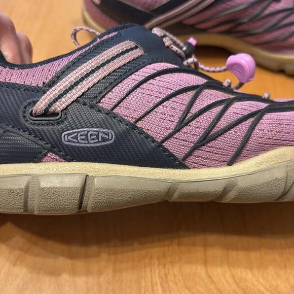 Keen Women’s Chandler CNX Sneaker.  Size 5 - Picture 8 of 9